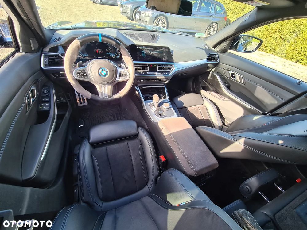 BMW Seria 3 330e xDrive M Sport - 12