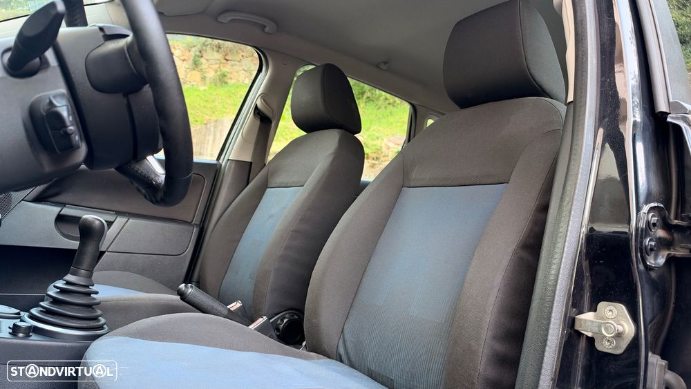 Ford Fiesta 1.25 Ghia - 21