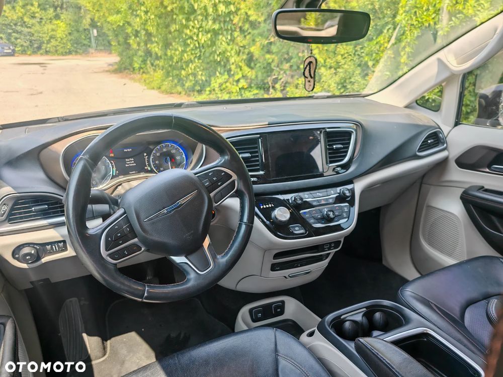 Chrysler Pacifica - 5