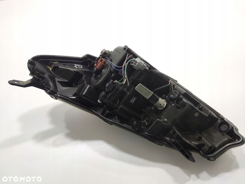 lampa prawa prawy przód przednia toyota yaris iii 2014-2017 lift hybryda - 7