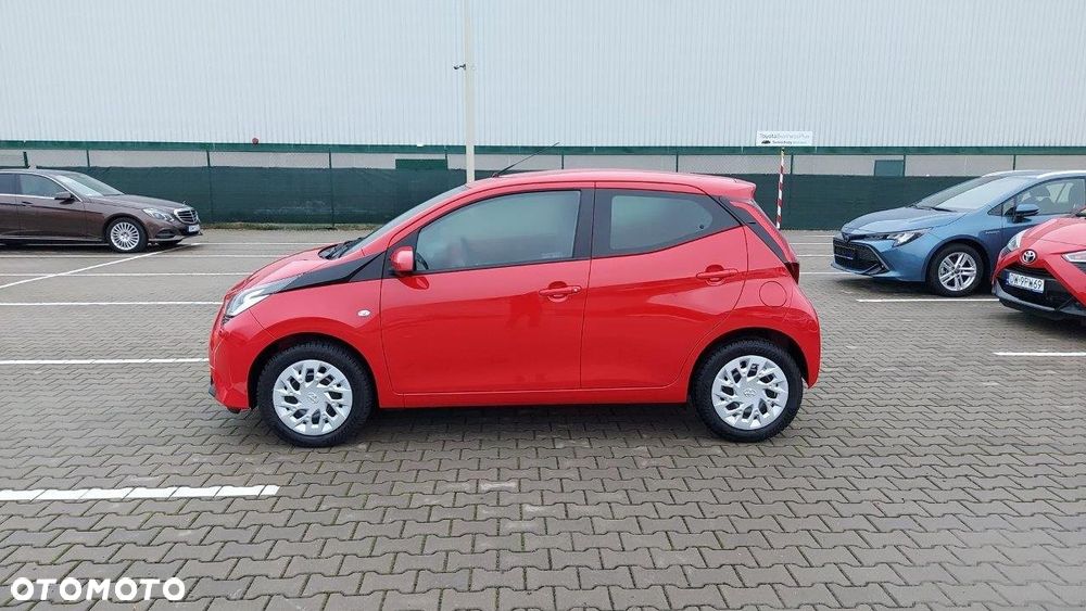 Toyota Aygo x.shift x-play connect - 2