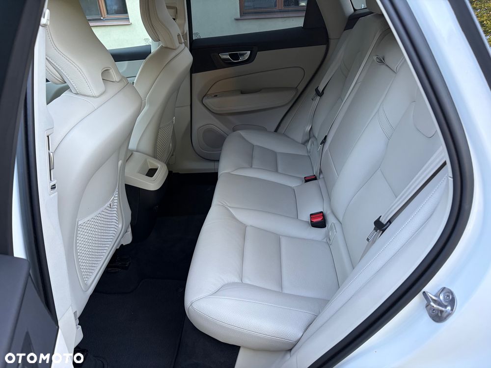 Volvo XC 60 B4 D AWD Inscription - 19