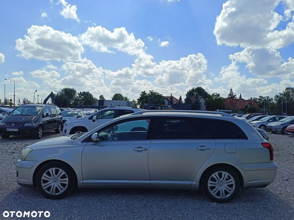 Toyota Avensis - 2