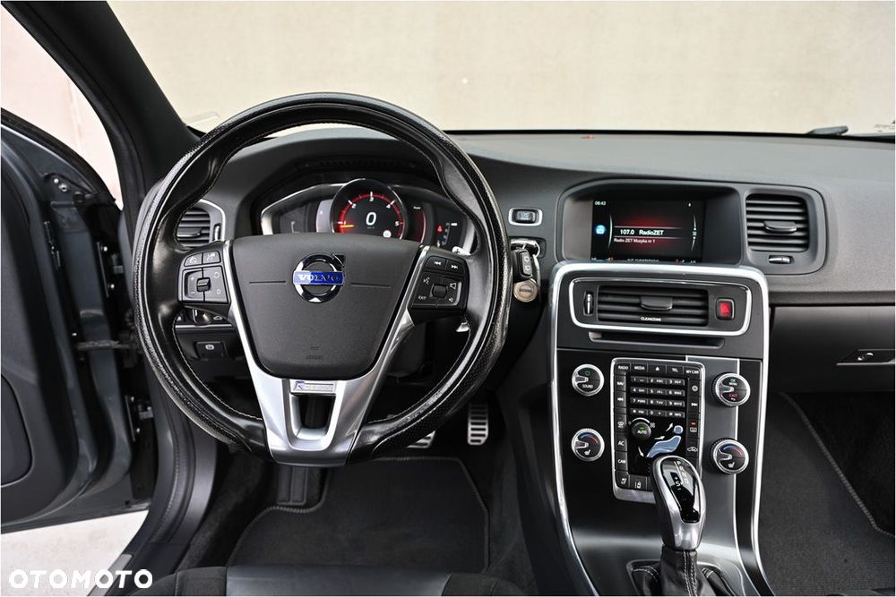 Volvo V60 D5 Geartronic RDesign - 24