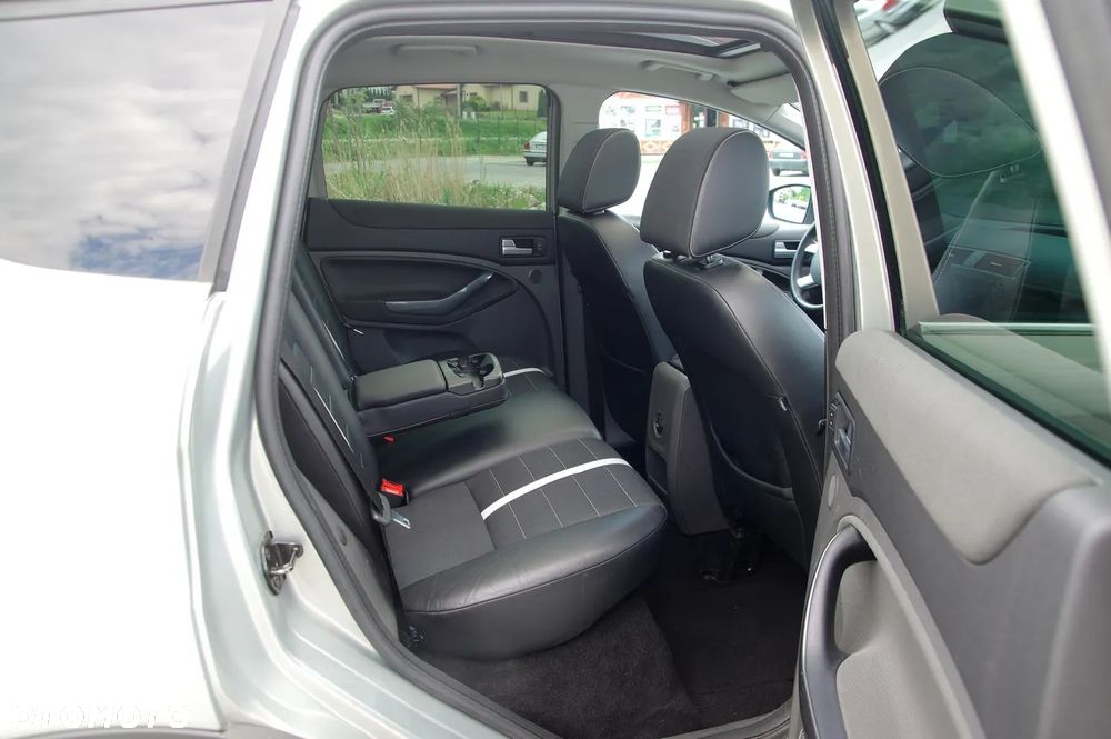 Ford Kuga 2.0 TDCi 2x4 Titanium - 27
