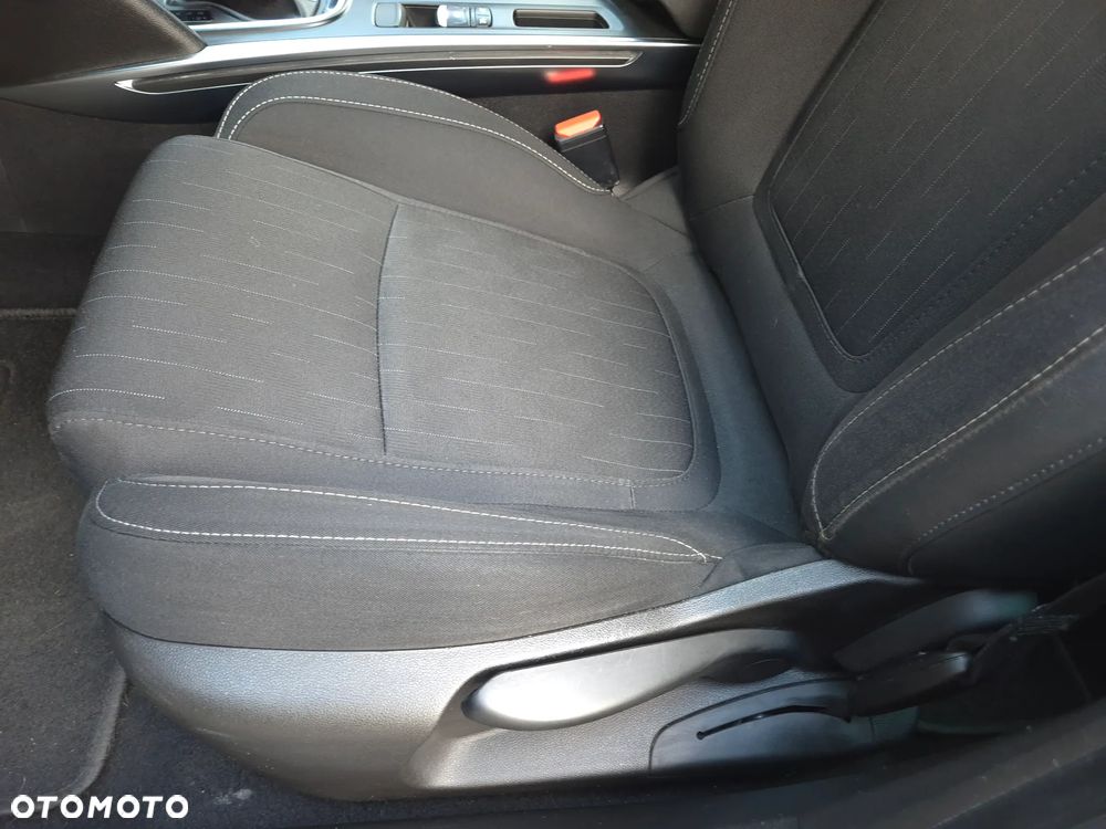 Renault Megane ENERGY TCe 140 EDC LIMITED - 17