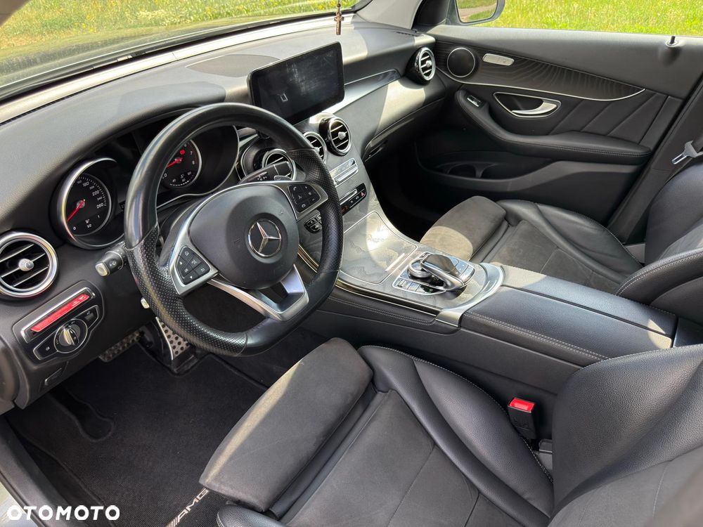 Mercedes-Benz GLC 250 4Matic 9G-TRONIC AMG Line - 10