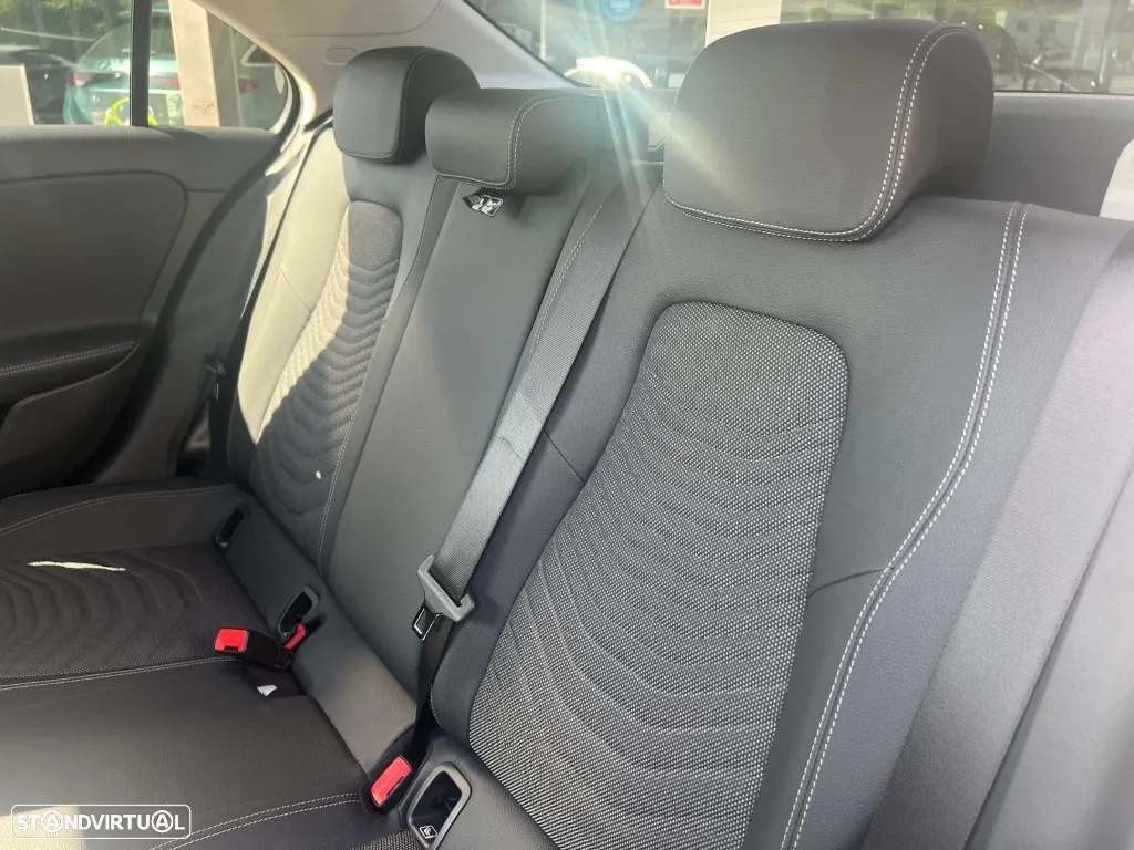 Mercedes-Benz A 200 Limousine d - 4