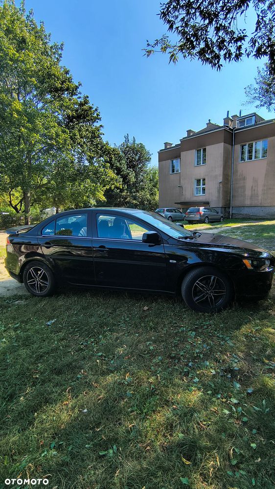 Mitsubishi Lancer 1.6 Invite - 3
