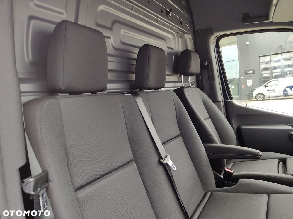 Mercedes-Benz Sprinter - 11