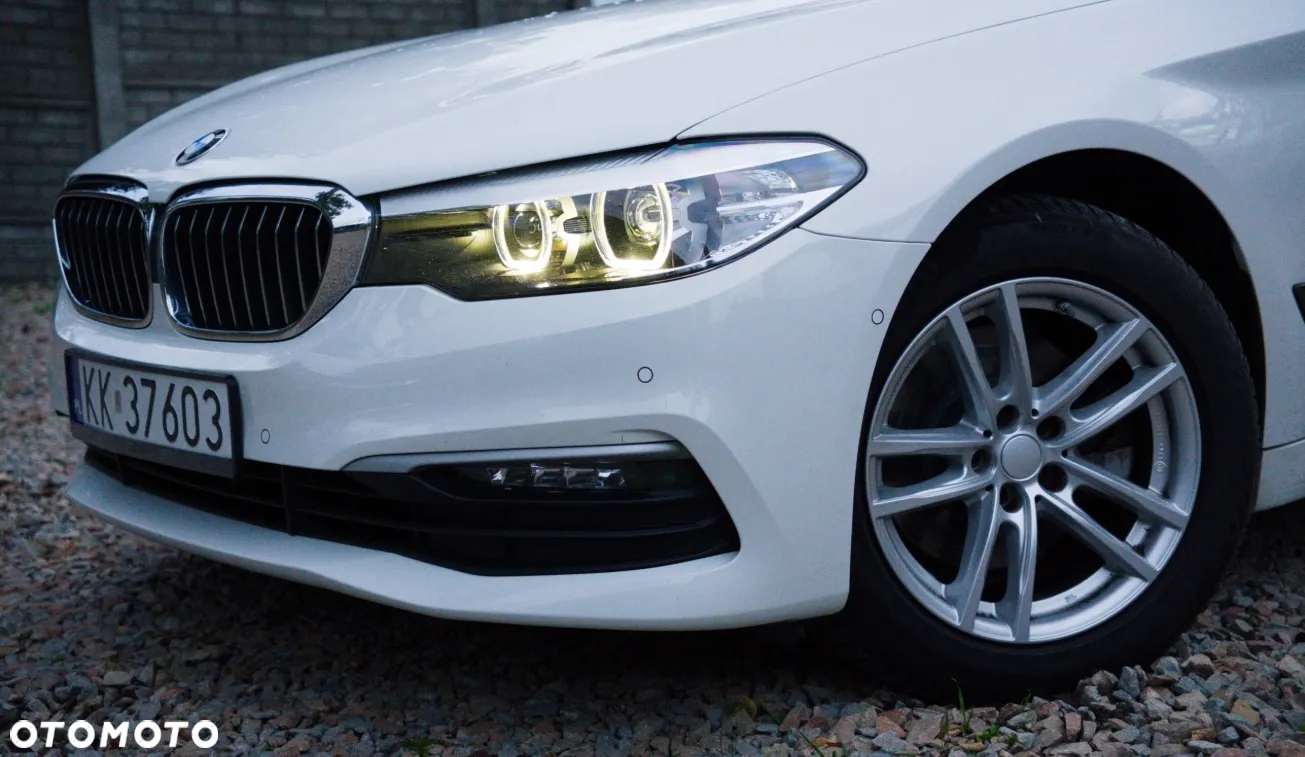 BMW Seria 5 520i - 13