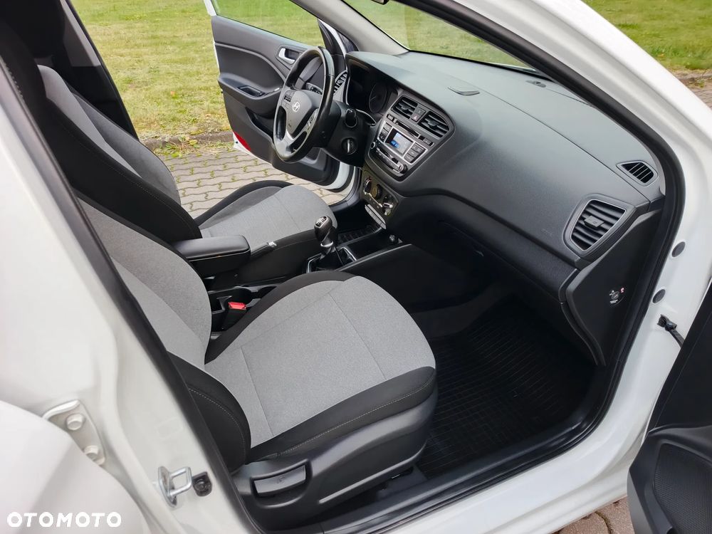 Hyundai i20 1.1 CRDi Style - 11