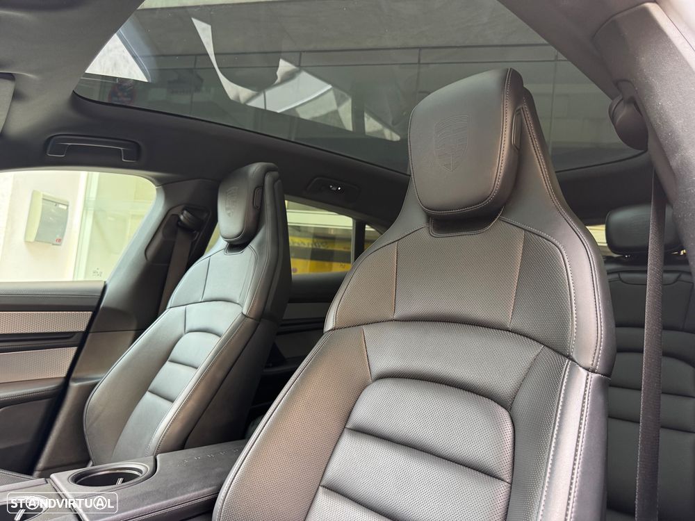 Porsche Taycan Cross Turismo 4 - 5