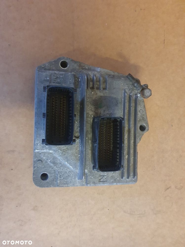 KOMPUTER STEROWNIK SILNIKA OPEL ASTRA ZAFIRA 1.6 16V 55562549