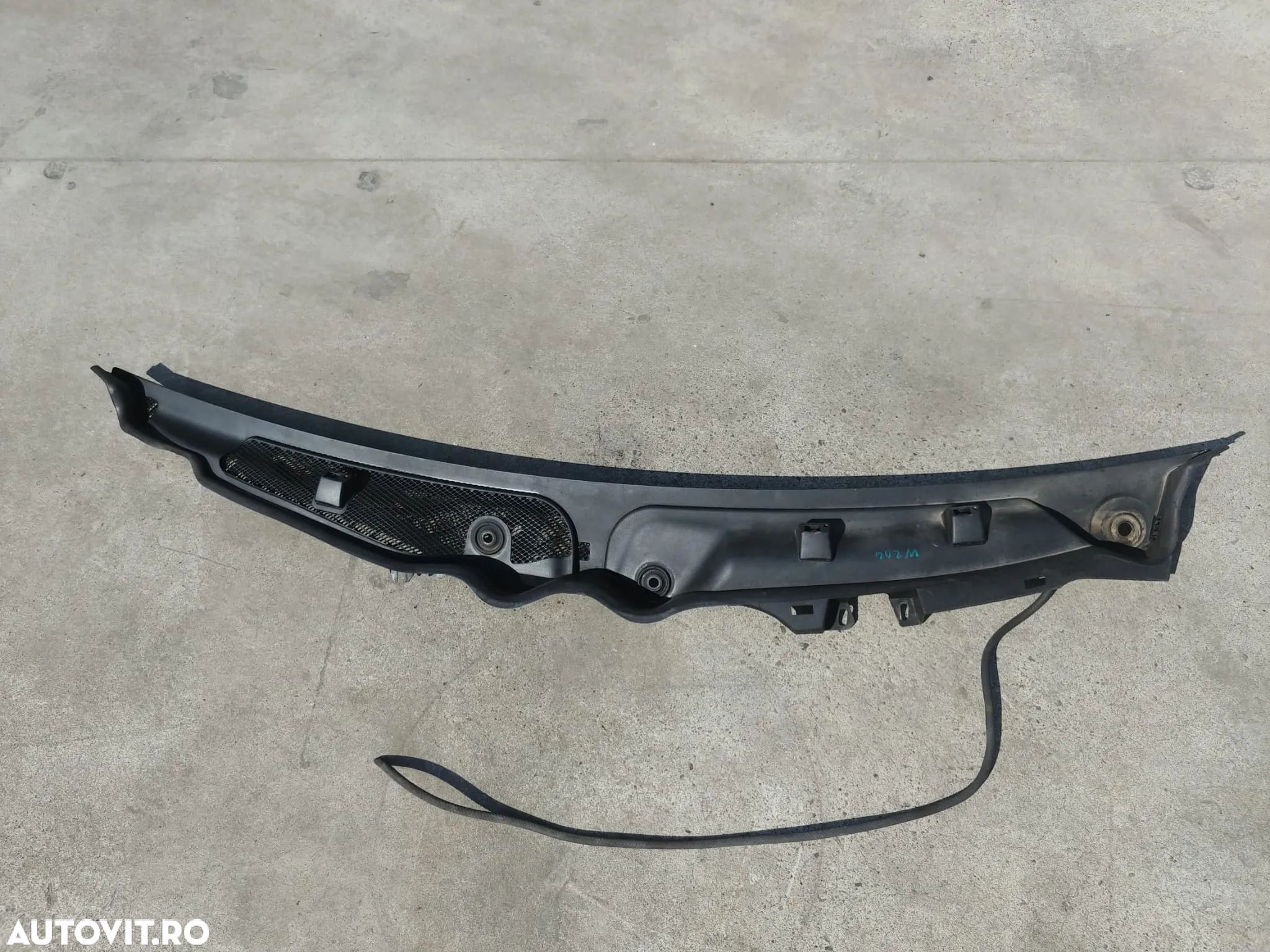 grila stergator mercedes c-class w204 a2048300013 - 1