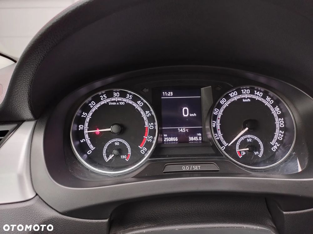 Skoda RAPID 1.6 TDI Ambition - 10