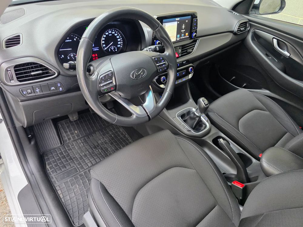 Hyundai i30 1.6 CRDI STyle+Navi - 28