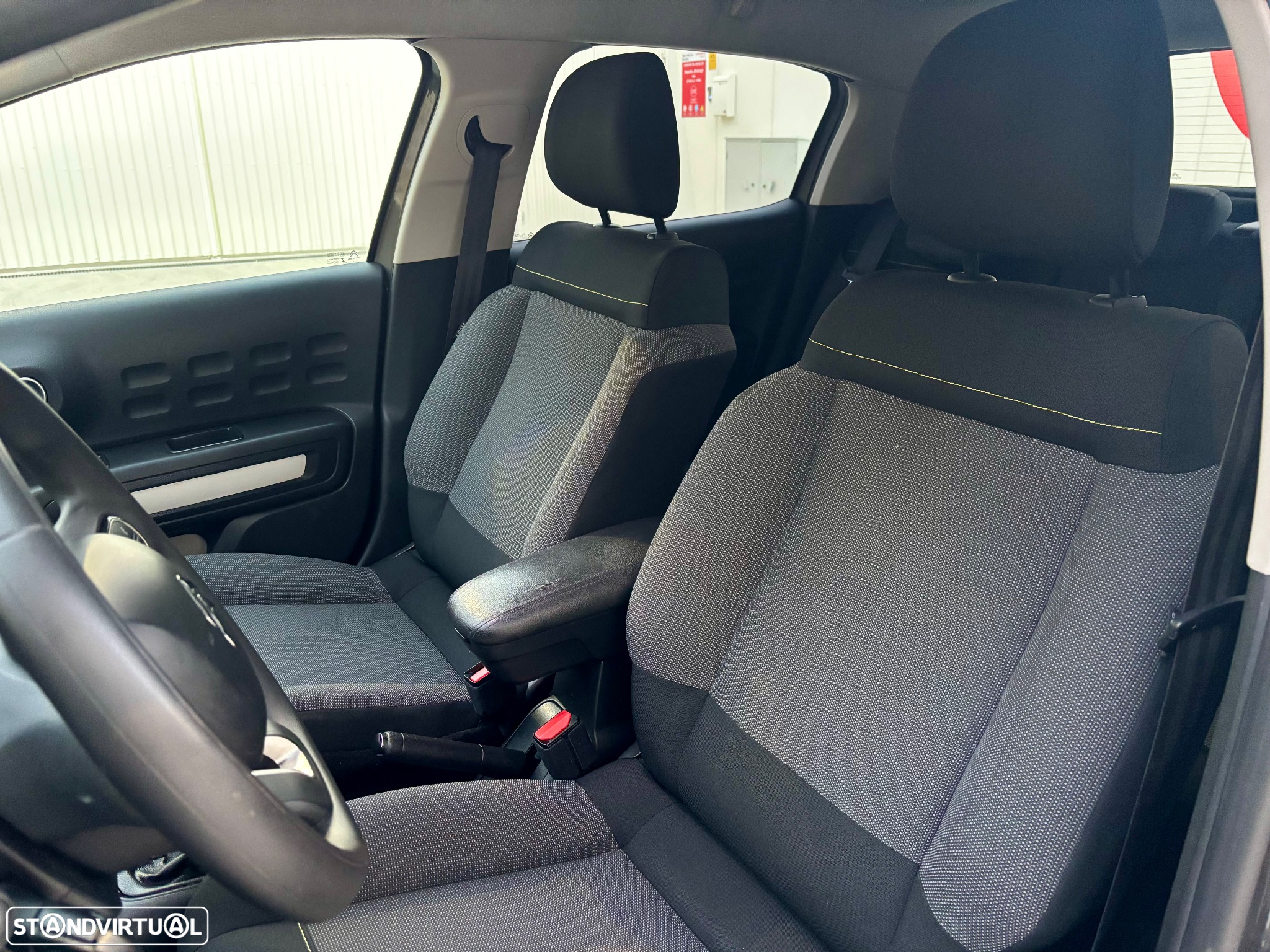 Citroën C3 1.2 PureTech Shine - 26
