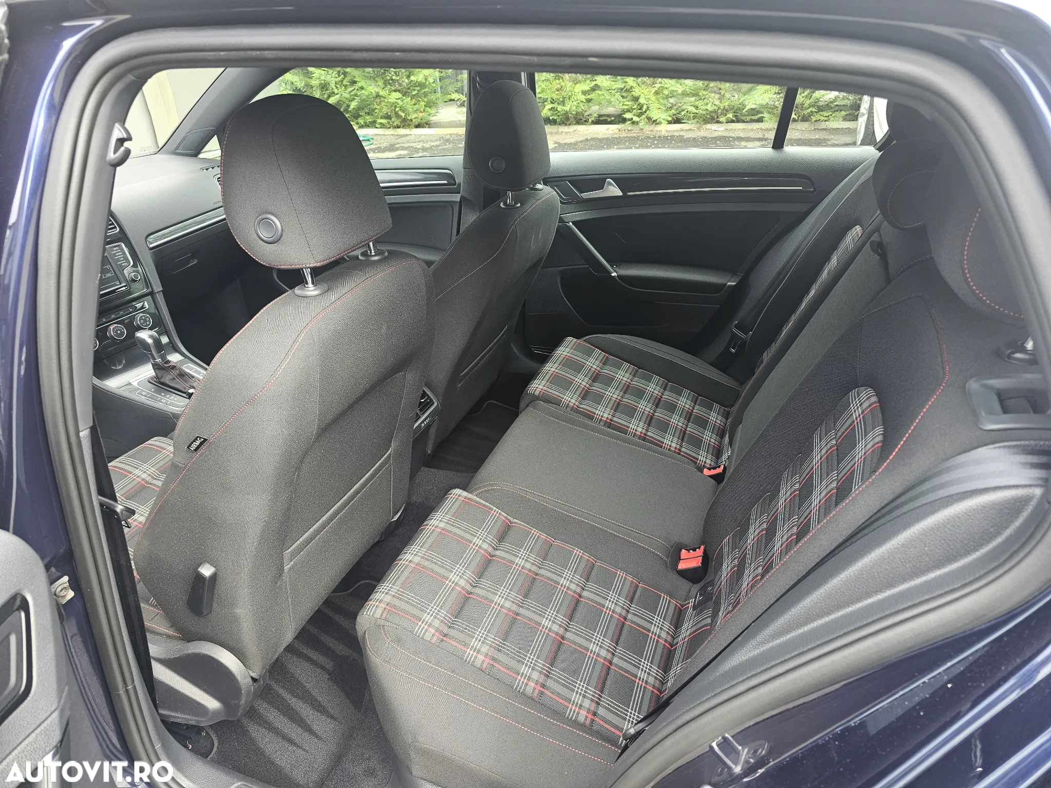 Volkswagen Golf - 9