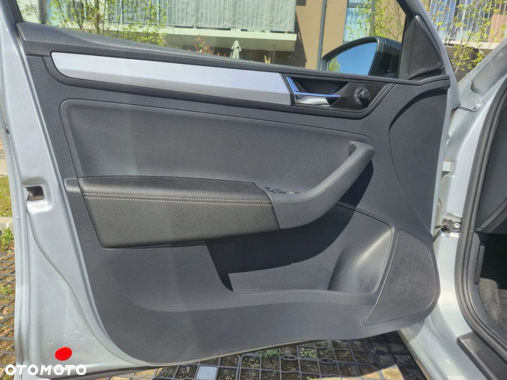 Skoda RAPID Spb 1.0 TSI Ambition - 21