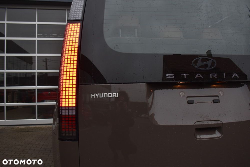 Hyundai Staria - 8