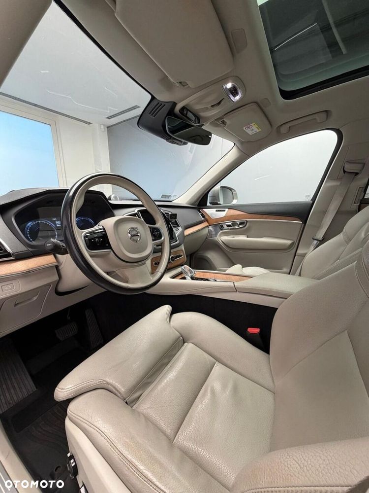 Volvo XC 90 - 9