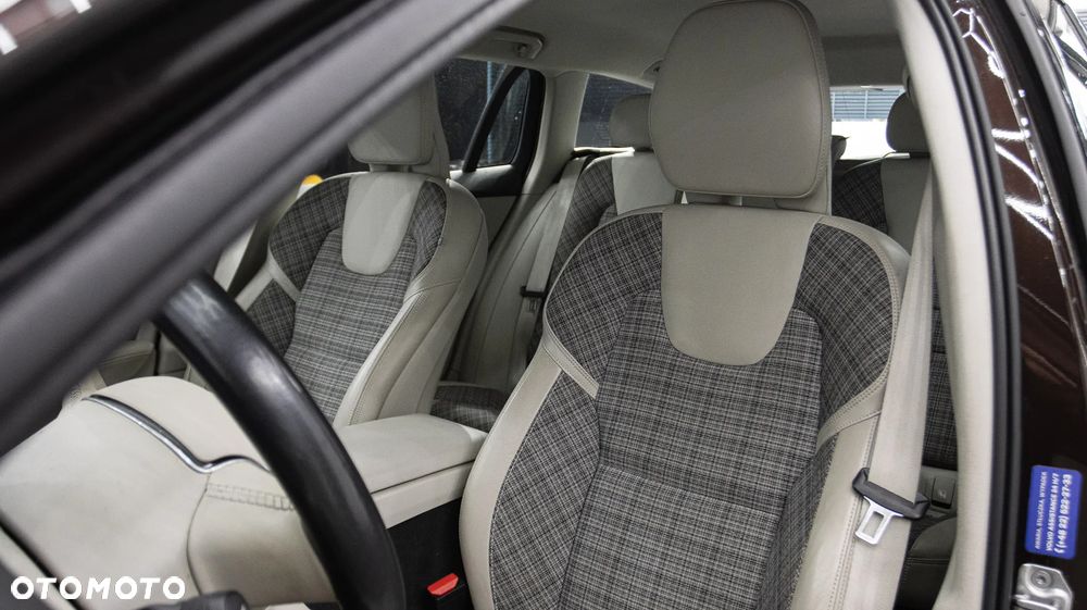 Volvo V60 B4 B Momentum Pro - 15