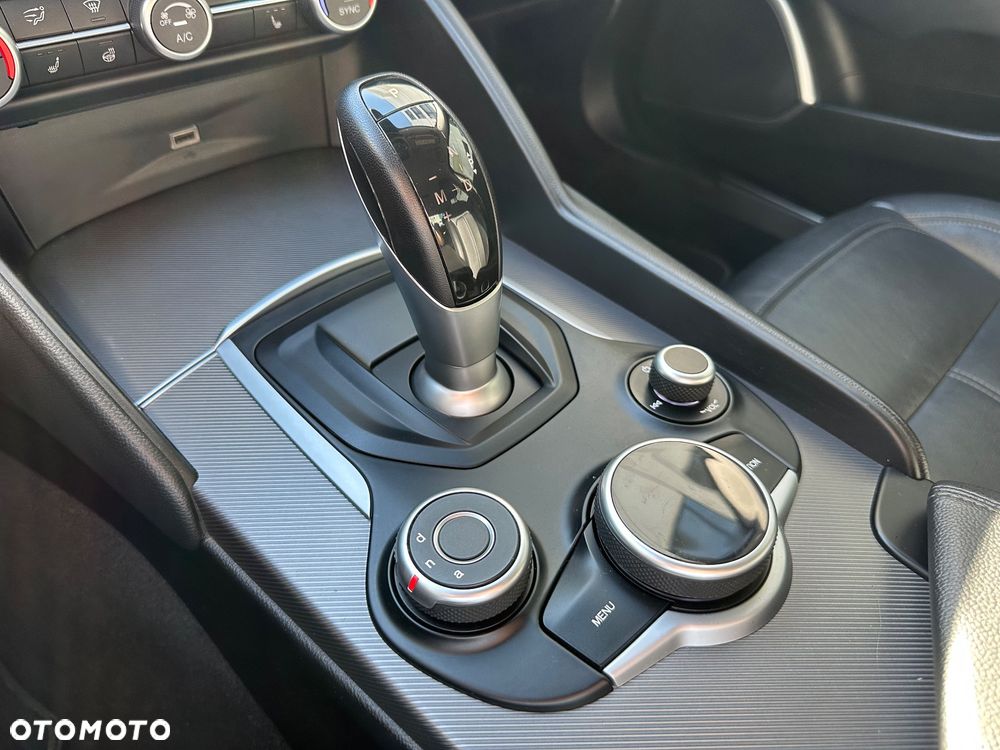 Alfa Romeo Giulia 2.0 Turbo Veloce TI Q4 - 11