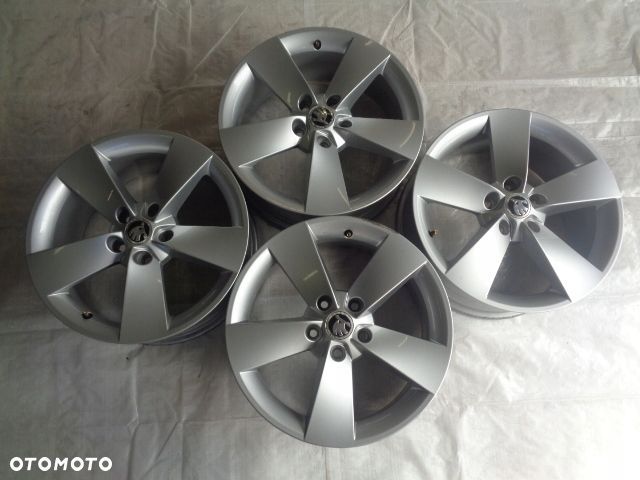 Felgi Aluminiowe 17 OE Ratikon Skoda Karoq Seat Vw 7J ET45 5X112 - 1