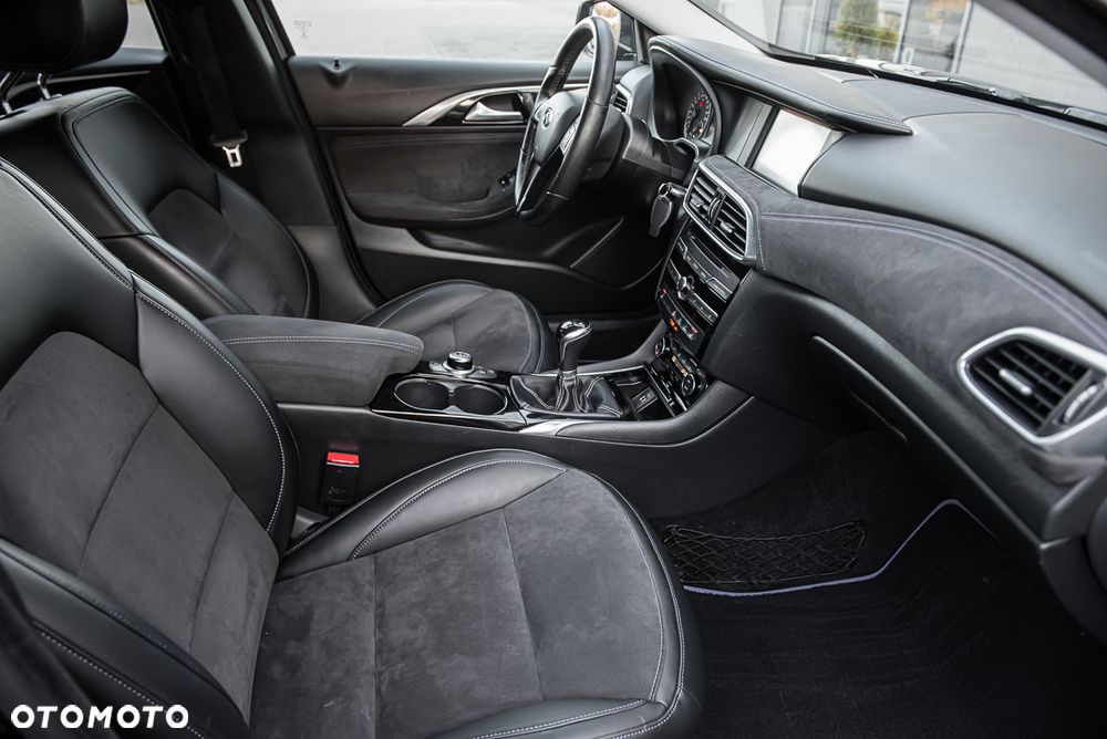 Infiniti Q30 1.6t Premium - 31