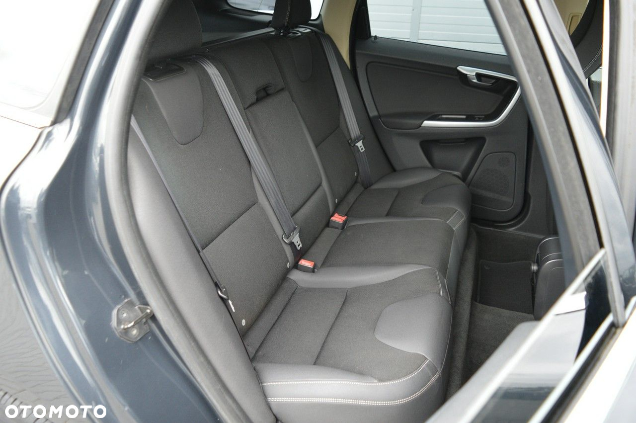 Volvo XC 60 D4 Geartronic Momentum - 27