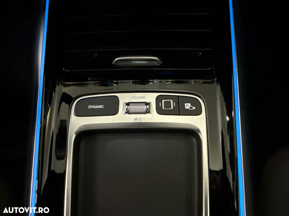 Mercedes-Benz GLA 220 4MATIC MHEV - 19