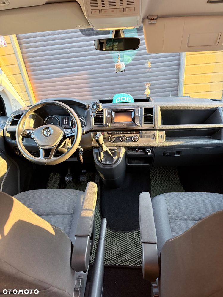 Volkswagen Caravelle - 11