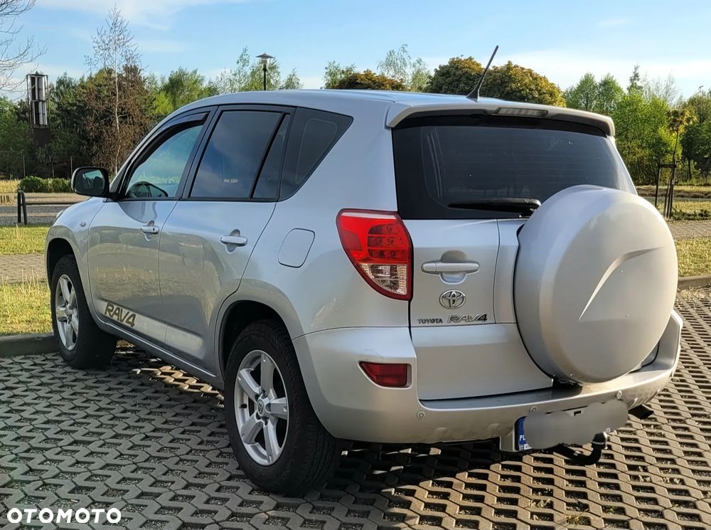Toyota RAV4 2.0 VVT-i Premium - 8