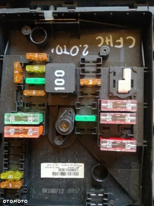 Skrzynka bezpieczników Skoda Octavia Superb VW Golf Passat Seat Audi - 2