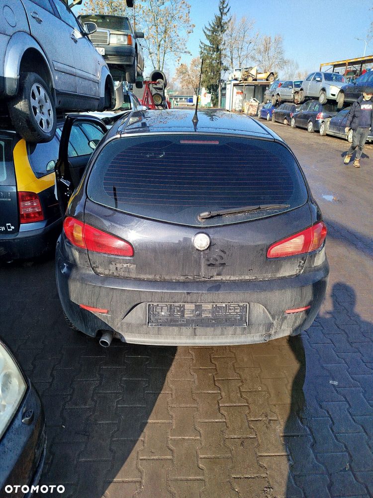 Alfa Romeo 147 na części. - 9