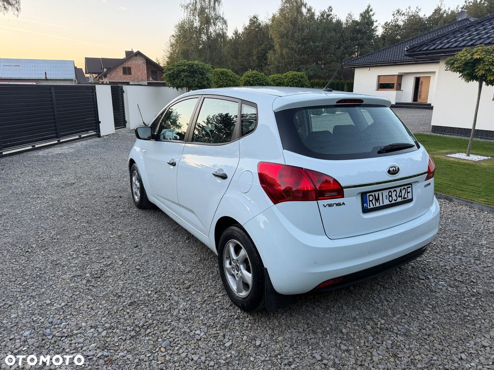 Kia Venga - 5