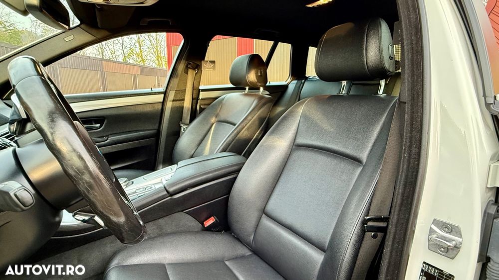 BMW Seria 5 530d xDrive Touring Sport-Aut. - 17