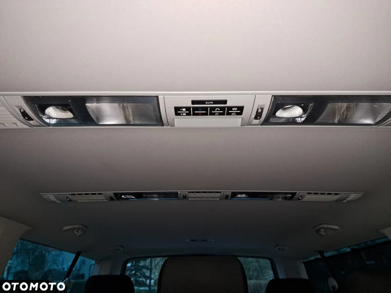 Volkswagen Caravelle - 17