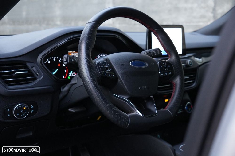 Ford Focus 1.0 EcoBoost MHEV ST-Line - 9