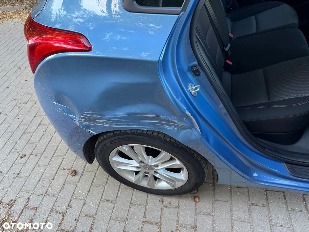 Hyundai i30 1.6 Trend - 10