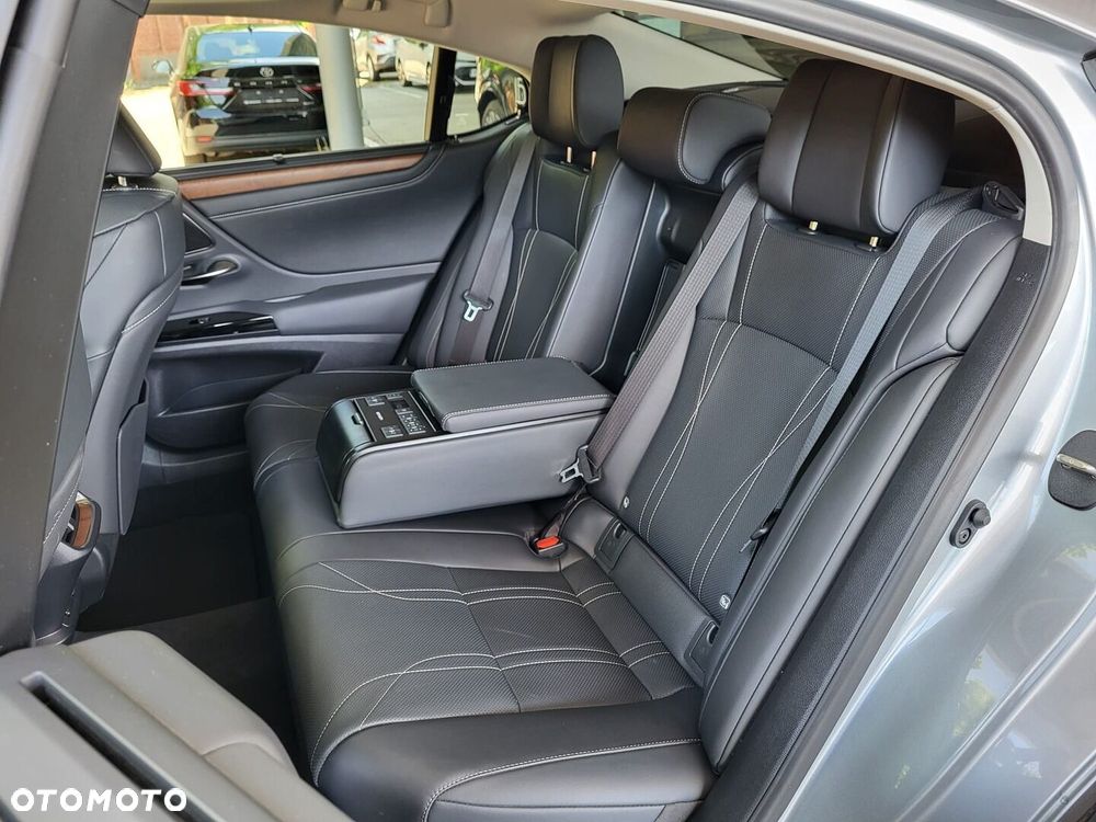 Lexus ES - 8