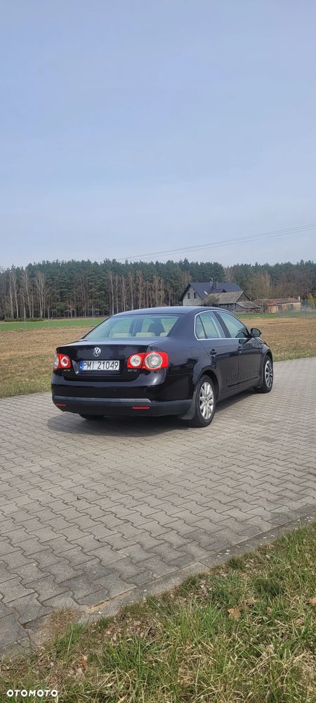 Volkswagen Jetta 2.0 TDI DSG Comfortline - 5