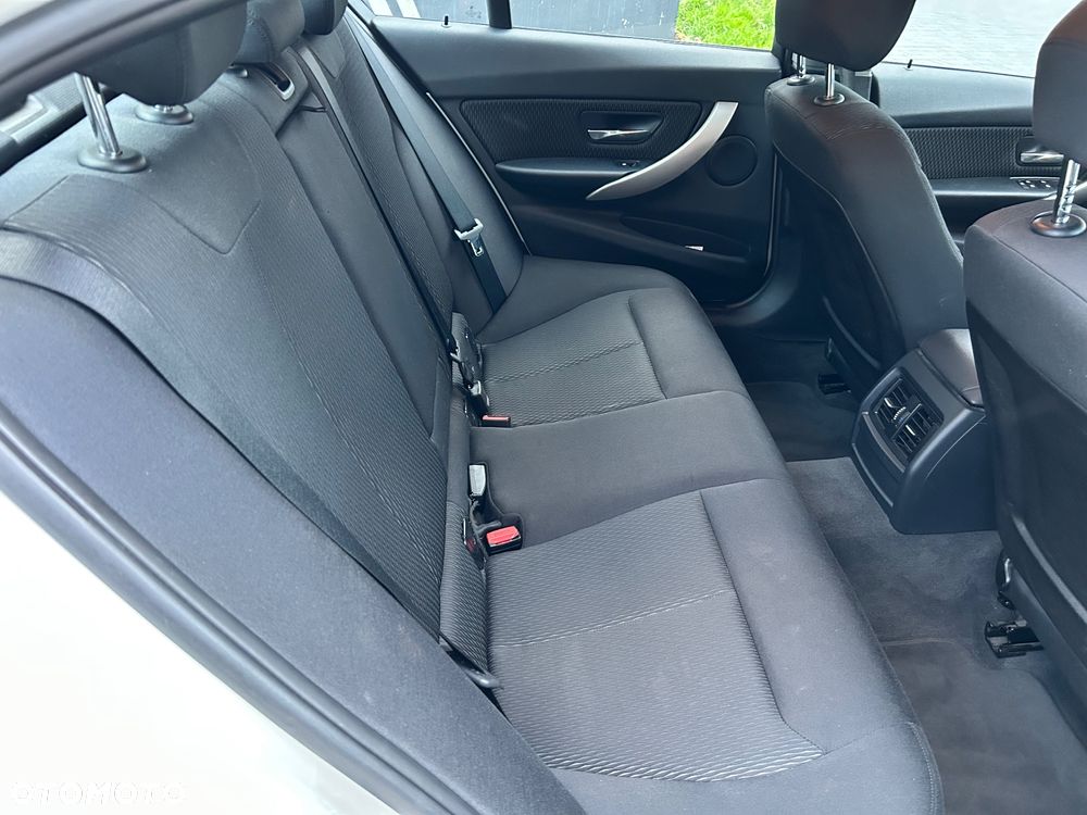 BMW Seria 3 316i - 17