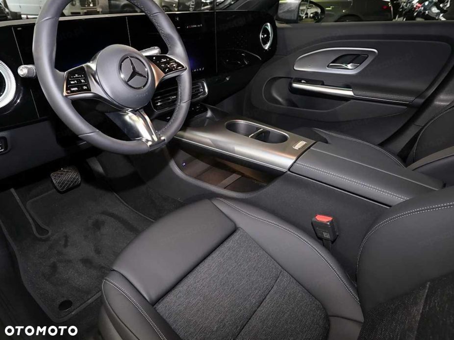 Mercedes-Benz CLA 200 mHEV 8G-DCT - 11