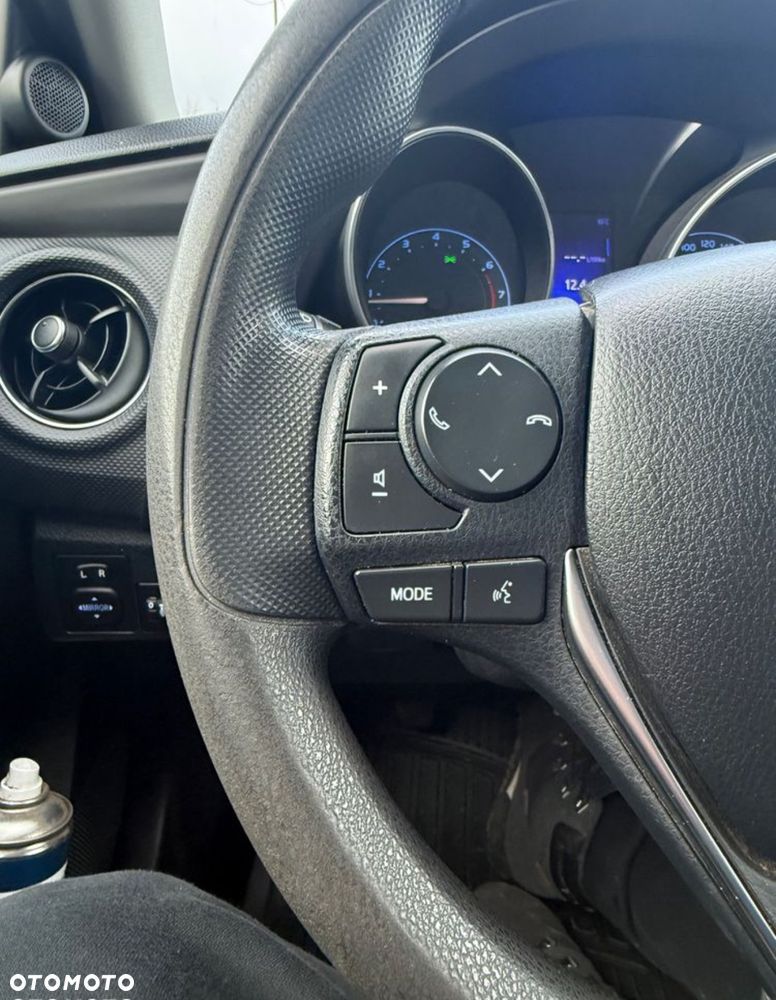 Toyota Auris 1.33 Dual-VVT-i - 12