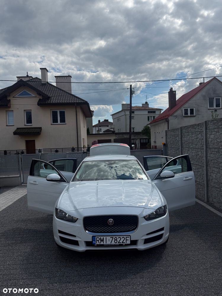 Jaguar XE 2.0 D Prestige - 7