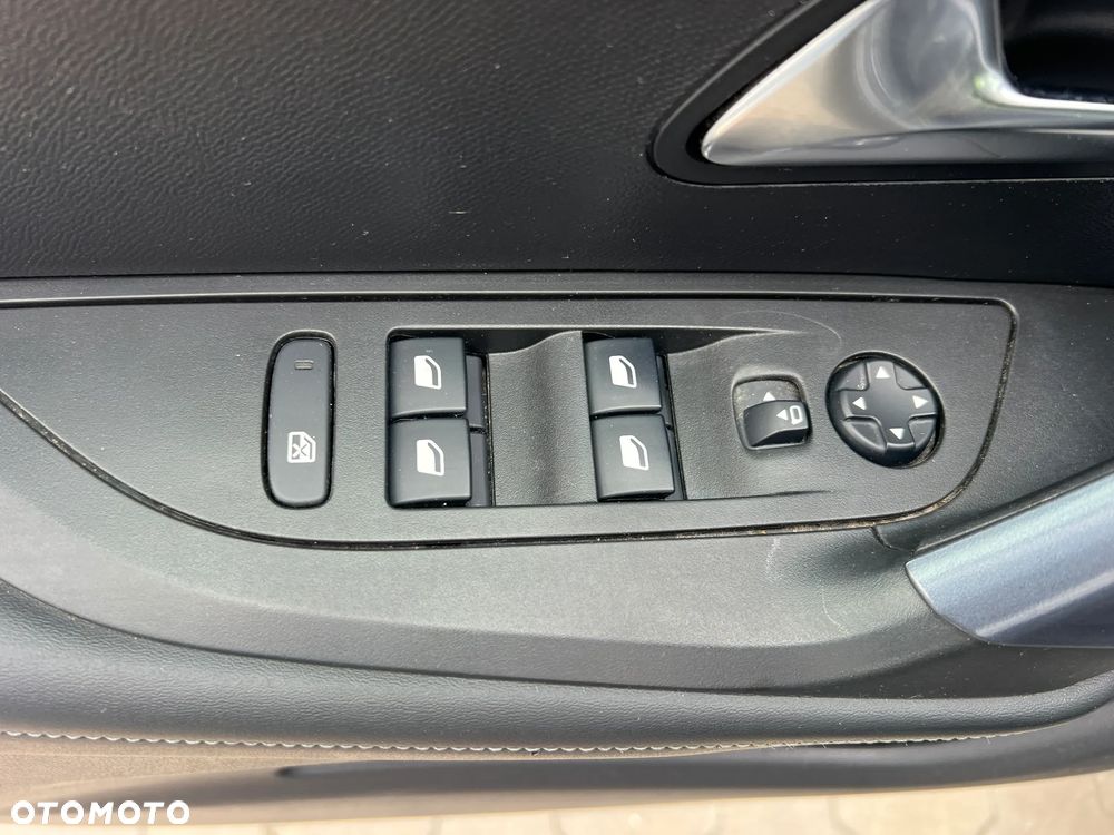 Peugeot 2008 136 Allure - 14