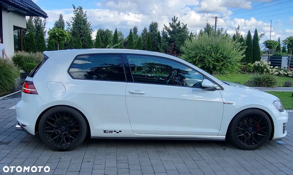 Volkswagen Golf - 10