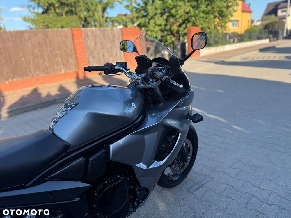 Suzuki GSX - 11